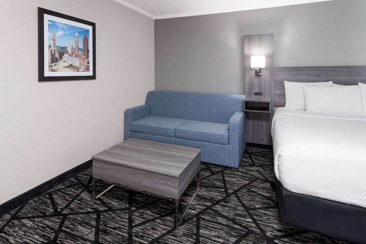 Room 15 of 33