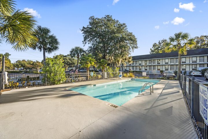 Pool 9 of 35