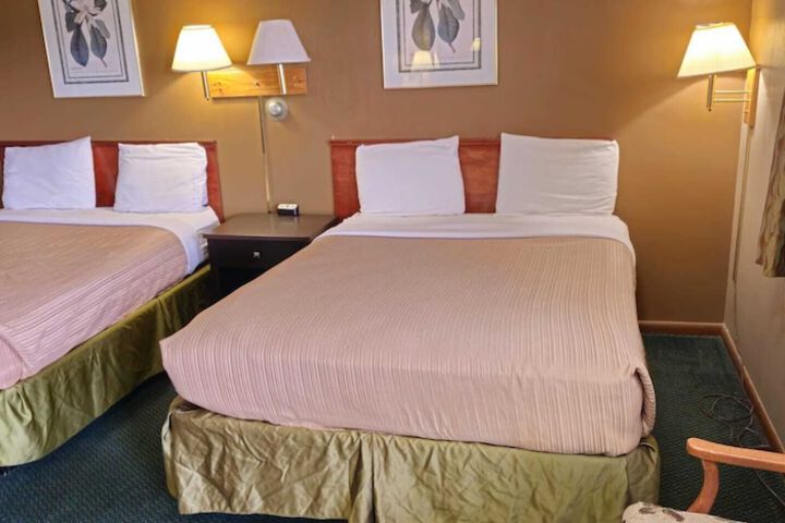 Colonial Inn Dyersville