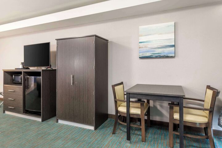Room 16 of 40