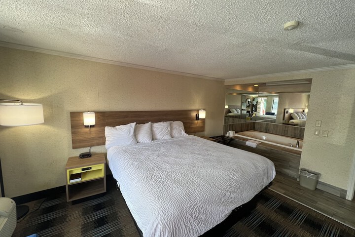 Room 18 of 23