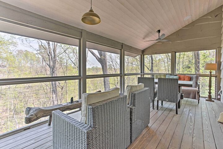 Enchanting Tryon Home w / Hot Tub 14 Mi to Tiec!