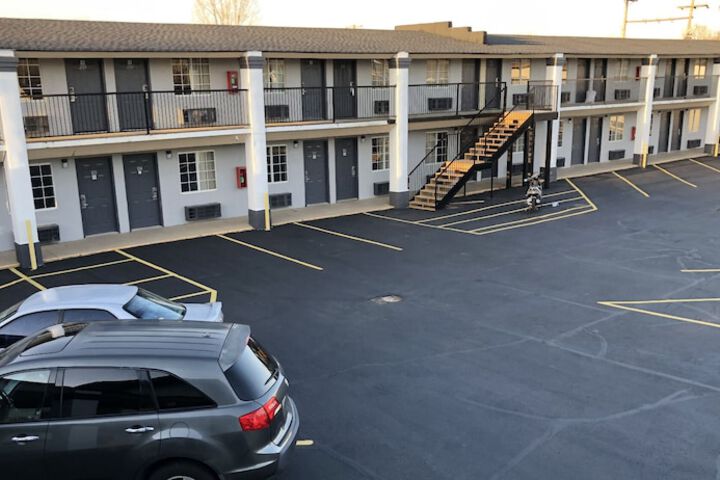 Hotel 4 of 19