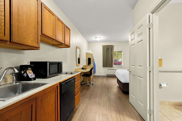 Room 13 of 27