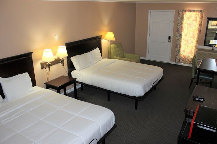 Room 8 of 16