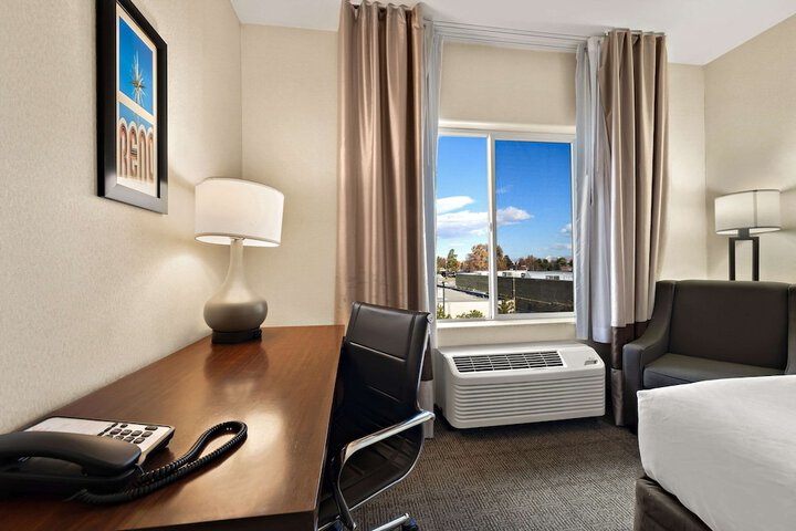 Room 21 of 35