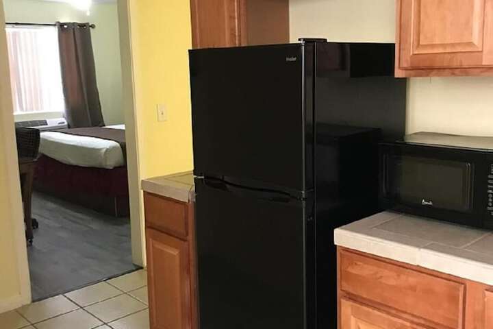 Europa Inn & Suites