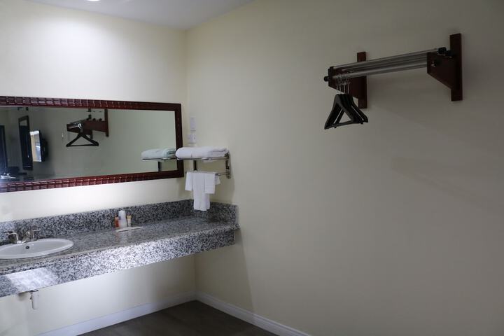 Valli Hi Motel