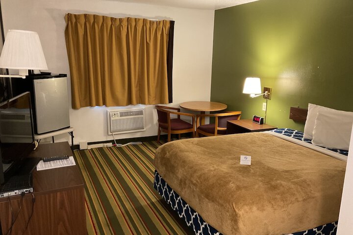 Room 17 of 27