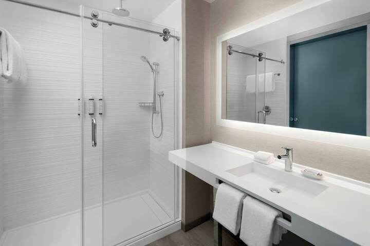 AC Hotel Lansing University Area