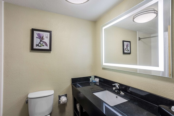 Room 21 of 35