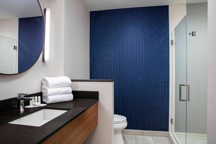 Room 26 of 38