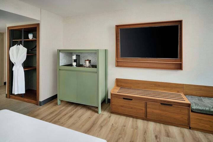 Ômage Hotel Montreal Laval, a Tribute Portfolio Hotel
