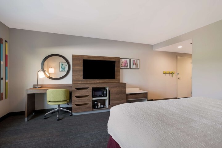 Room 25 of 42