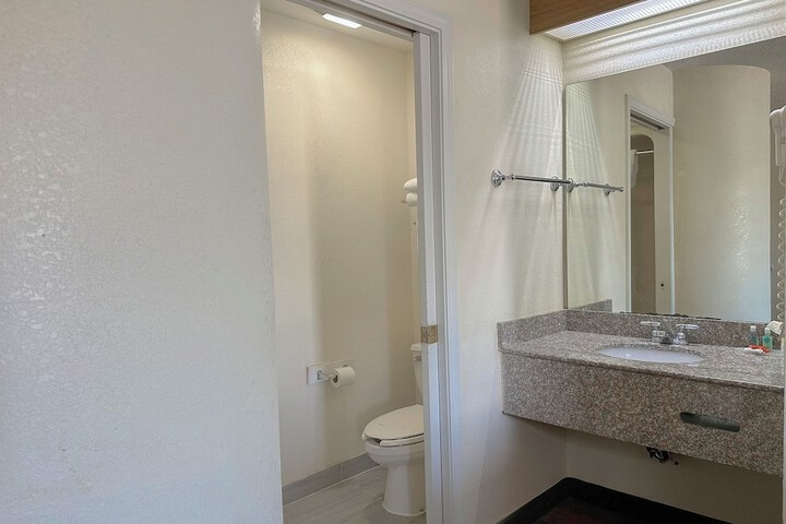 Classic Inn by Townhouse American Way Memphis I 240