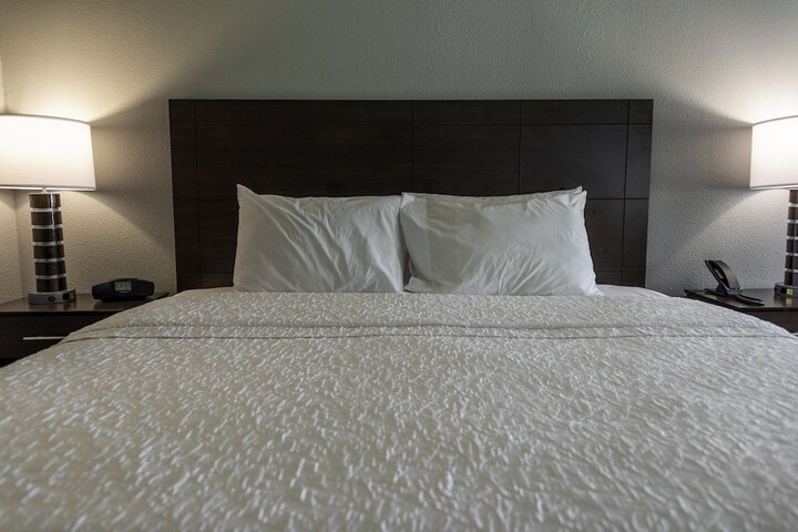 Room 27 of 48