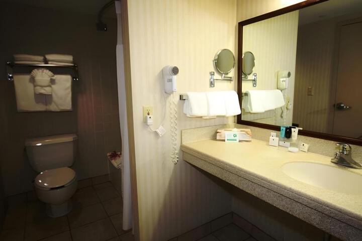 Crowne Plaza Chicago-Northbrook by IHG