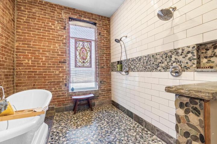 Downtown Loft Amazing Bath Tub & Shower #9