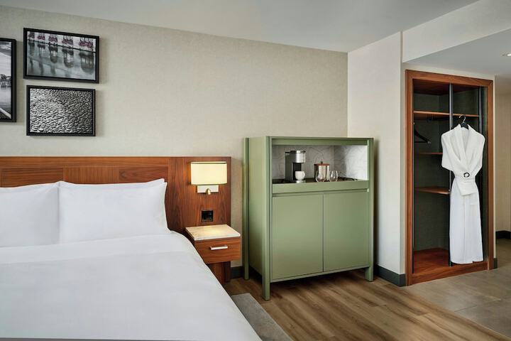 Ômage Hotel Montreal Laval, a Tribute Portfolio Hotel