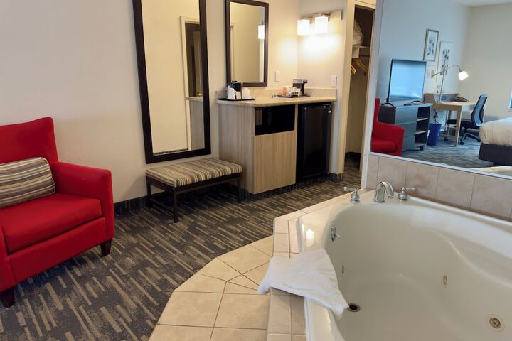 Country Inn & Suites by Radisson Lake George (Queensbury), NY