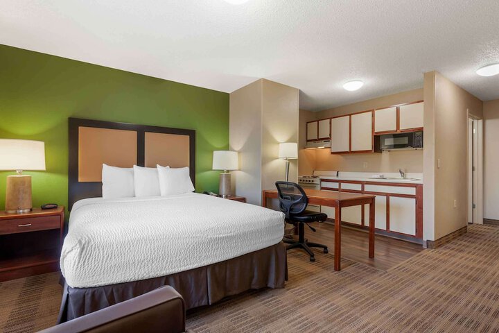 Room 13 of 30