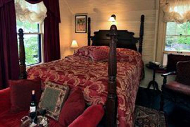 Spicer Castle Inn & Restaurant