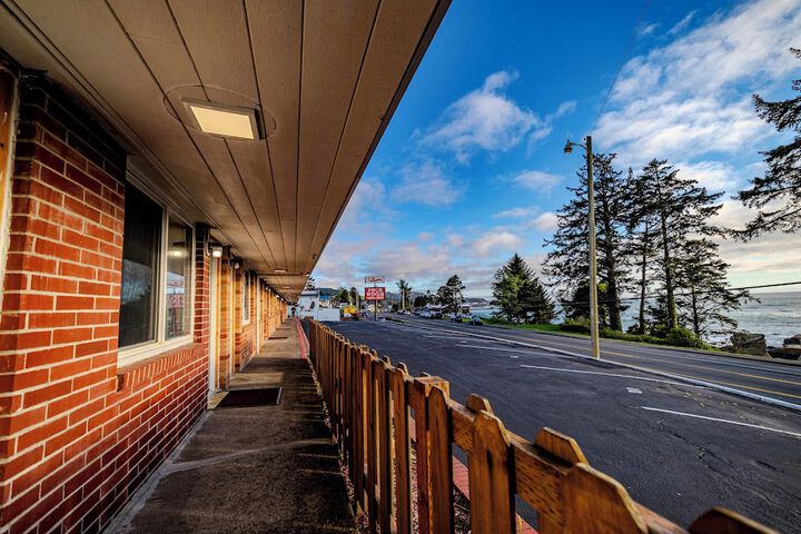 Four Winds Motel