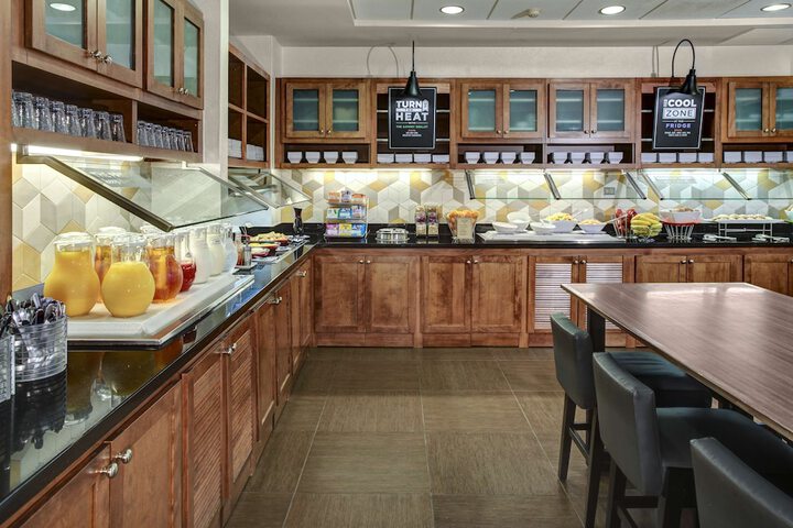 Hyatt Place Detroit / Livonia