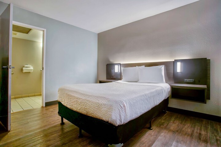 Room 53 of 64