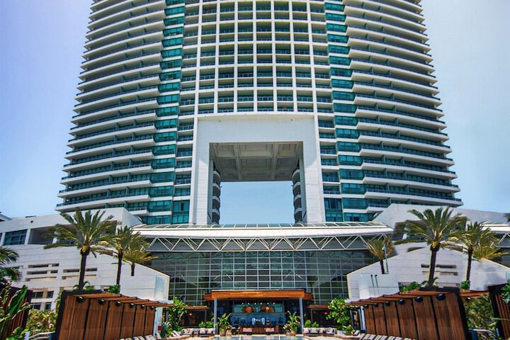 Signia by Hilton Diplomat Beach Resort