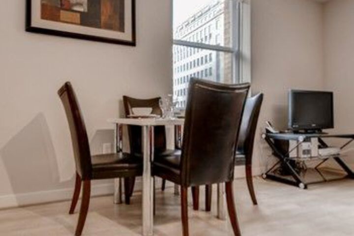 Global Luxury Suites Near Canyon Lakes