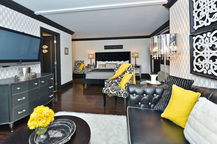 Room 93 of 158