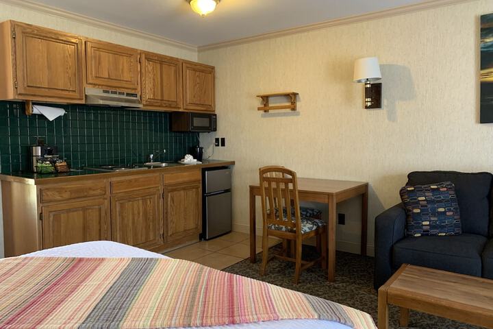Coachman Inn & Suites