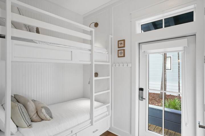 Room 105 of 291