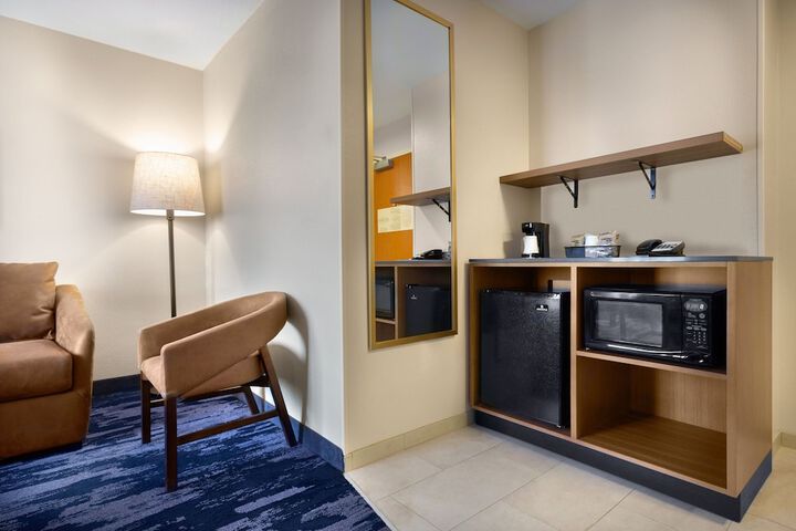 Room 17 of 36