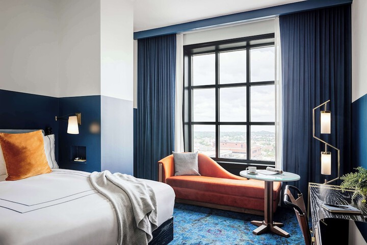Room 32 of 67