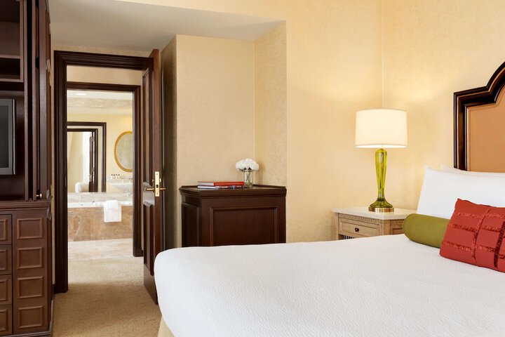 Room 32 of 49