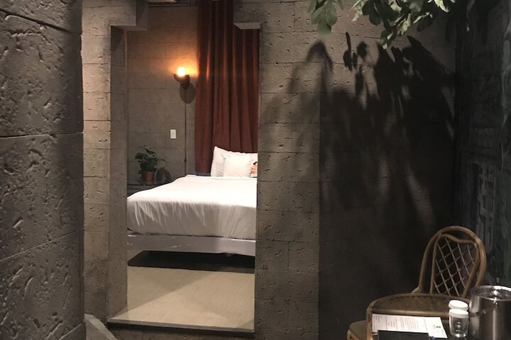 Room 13 of 151
