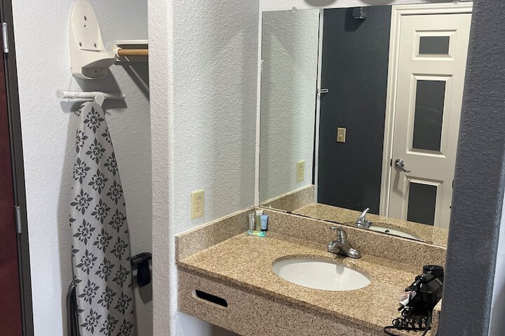 Suburban Studios Clute - Lake Jackson