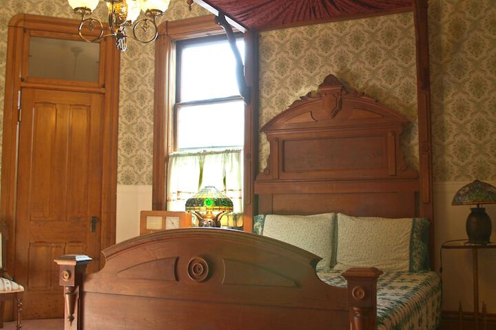 Room 7 of 42