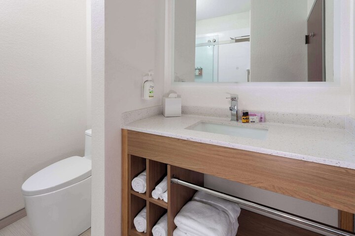 La Quinta Inn & Suites by Wyndham Coralville Iowa City
