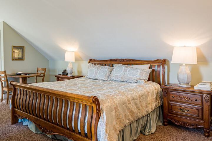 Whitestone Inn
