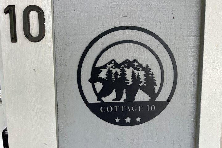 The Pines Inn and Cottages