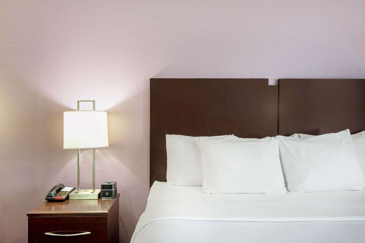 La Quinta Inn & Suites by Wyndham New Cumberland-Harrisburg