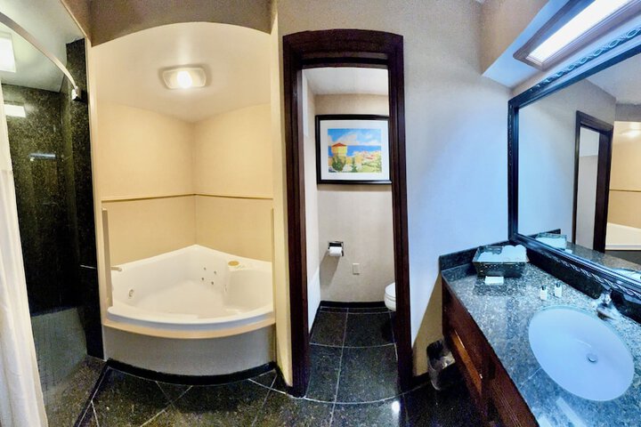 Hamilton Inn Select Beachfront Mackinaw City