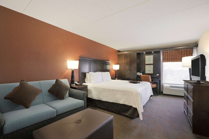 Room 9 of 28