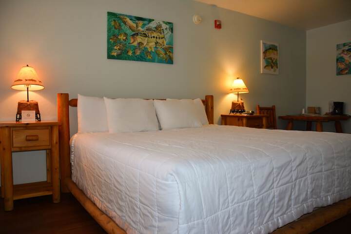 Camp Mack Lodge Marina & RV Resort