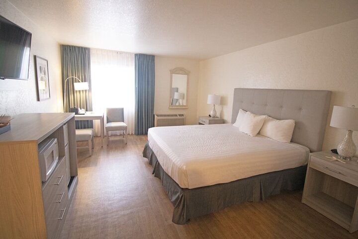Room 32 of 41