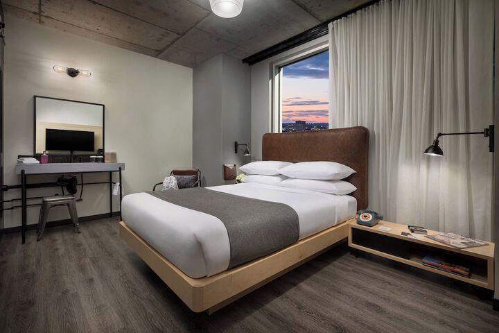 Room 33 of 63
