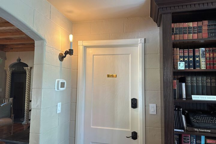 Room 13 of 42